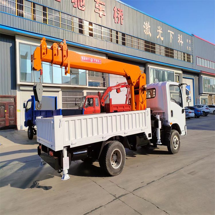 沽源县三轮随车吊定制 农用改装机自备吊中瑞长期出售